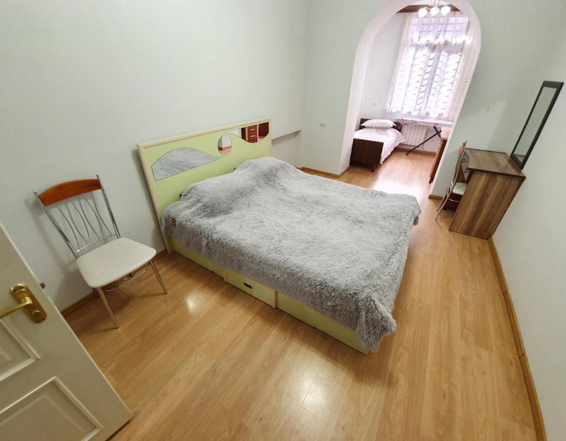 Cozy Apartment Near Opera House Yerevan Exterior photo