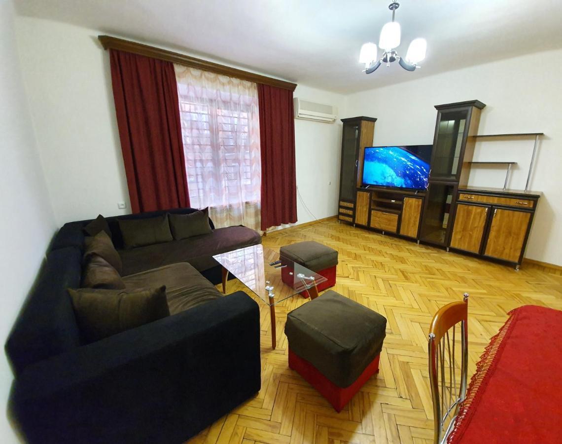 Cozy Apartment Near Opera House Yerevan Exterior photo